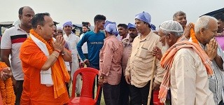 वीरगञ्जको मुस्लिम समुदायसँग भेटेर राजेशमानले दिए ईदको शुभकामना